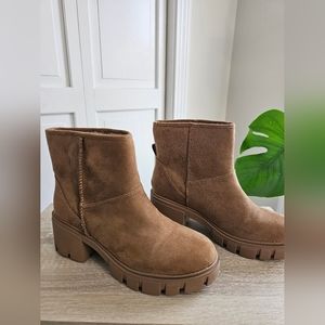 Sun + Stone Riyaa Lug Booties Size 6